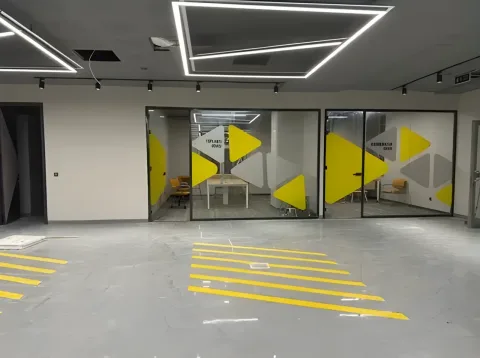 Cam bölmeli toplantı odaları